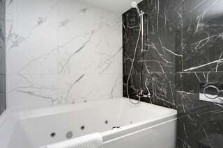 Отель Arena Summit Apart Hotel Киев Апартаменты-студио с гидромассажной ванной-17